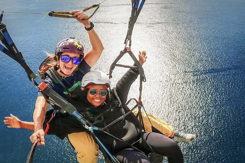 Un tandem in parapendio