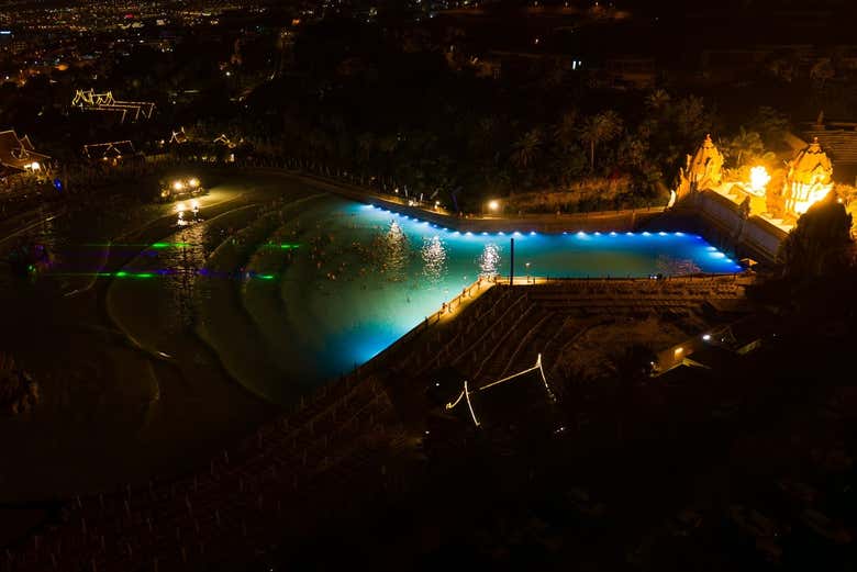 Piscinas de Siam Night à noite