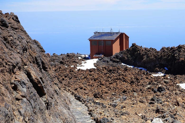 Sendero rumbo a la cima del Teide