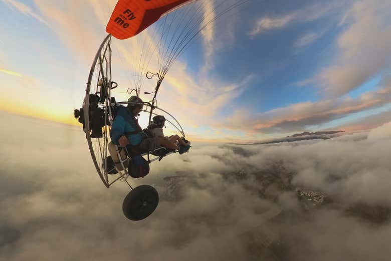 Voando entre as nuvens