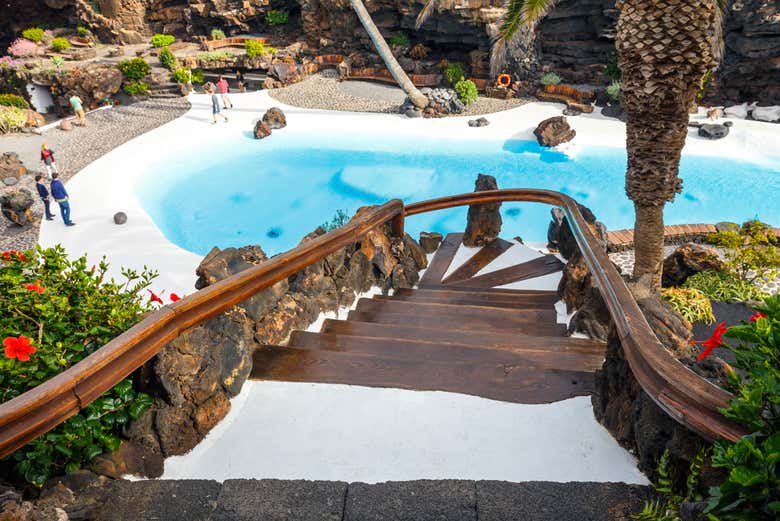 Las icónicas escaleras de los Jameos del Agua