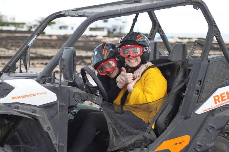Casal em um buggy