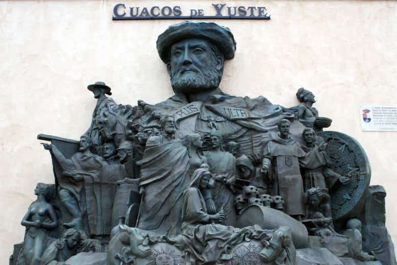 Monumento a Carlos V en Cuacos de Yuste