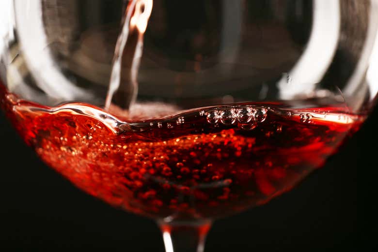 Degustando um delicioso vinho