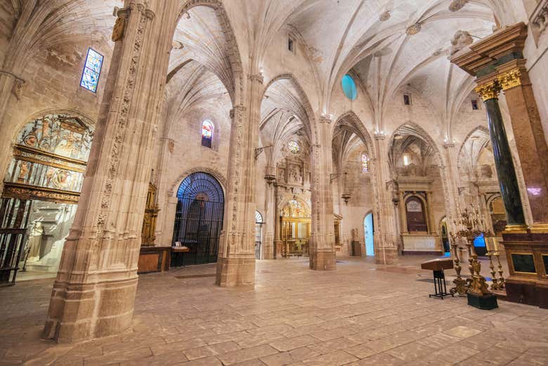 Admirez les vitraux de la cathédrale
