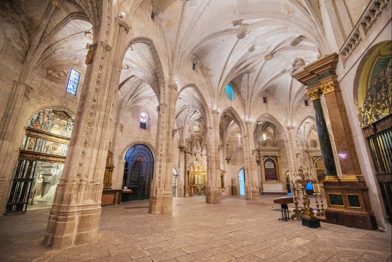 Detalhes da arquitectura gótica da catedral de Cuenca