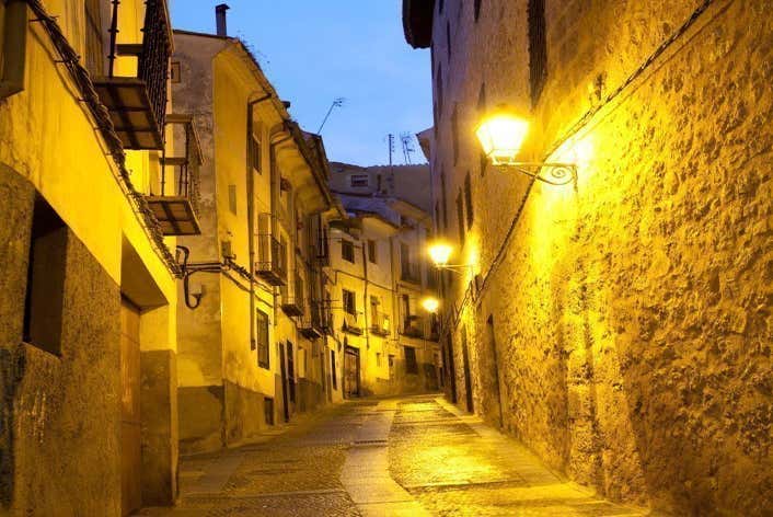Recorriendo Cuenca al anochecer