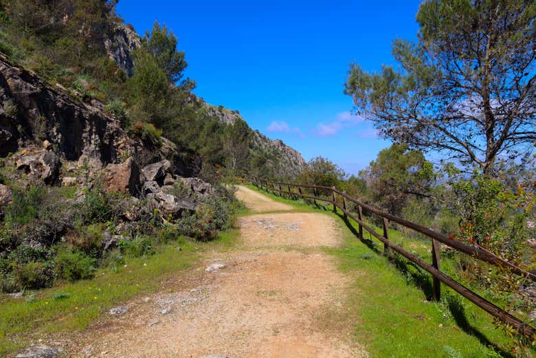 Recorriendo los alrededores de Cuevas de San Marcos