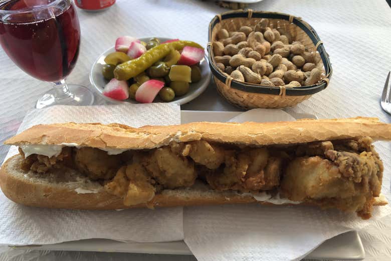 Mangez un sandwich typique des fallas