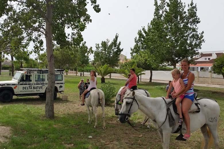 Passeio a cavalo saindo de Deltebre