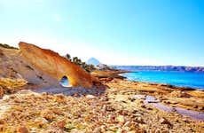Excursión a Cala Blanca en catamarán