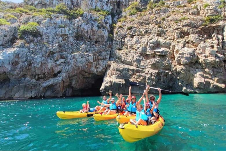 ¡Momento foto durante la excursión a Cova Tallada!