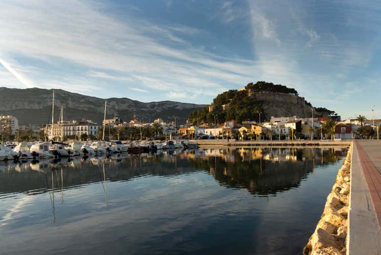 Vista del porto di Denia