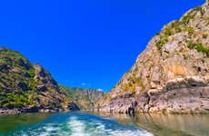 Paseo en catamarán por los cañones del Sil