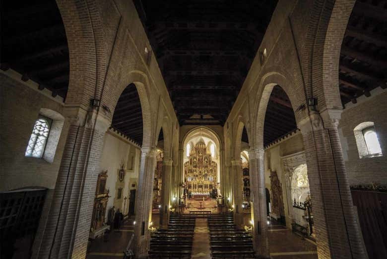 Interior de la parroquia de Santiago
