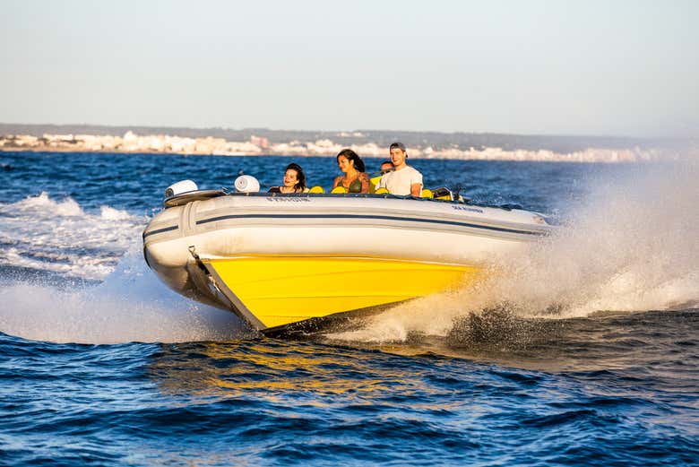 Diversão assegurada a bordo da lancha