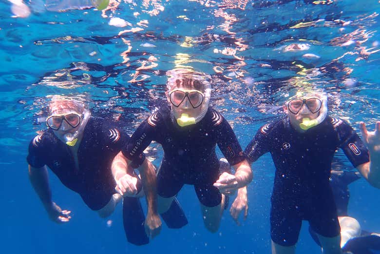 Praticando snorkel em Cala Delta