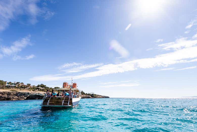 Solcando le acque del Mediterraneo
