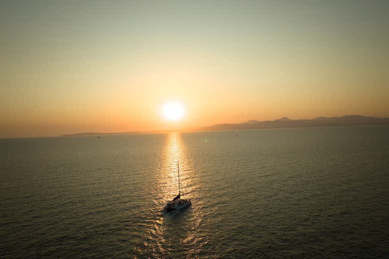 Naviguez dans la baie de Palma au coucher du soleil