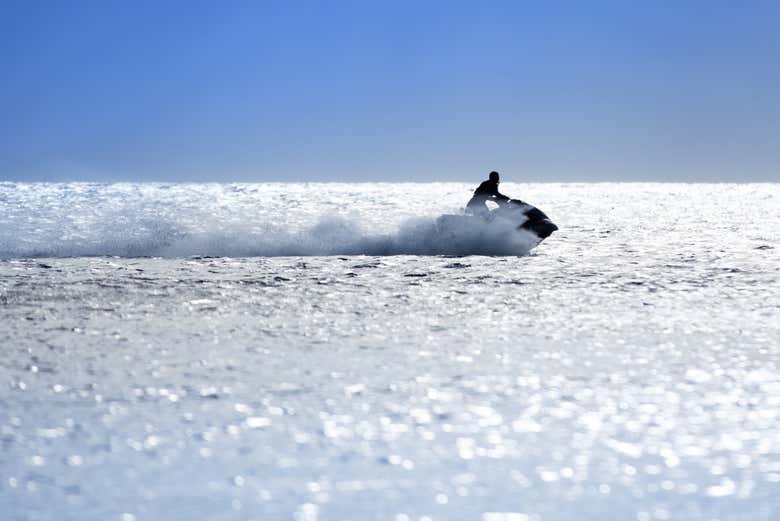 Accélérez à bord des jet-skis
