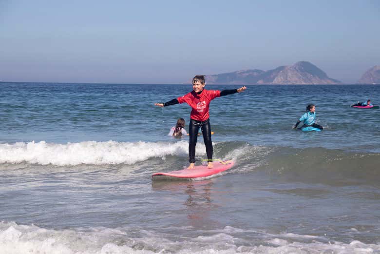Practicando surf en La Lanzada