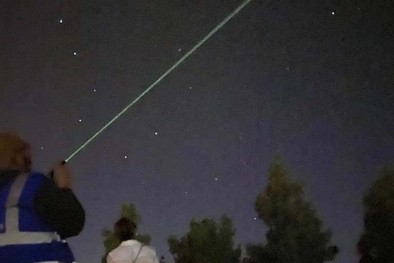 Observação de estrelas nos campos de lavanda