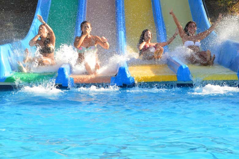 Disfrutando del Speed Race del Aquópolis