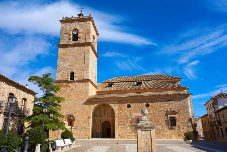 Admirando a igreja de San Antonio Abad