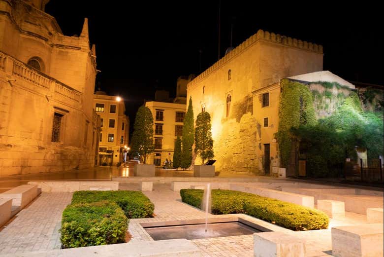 Il centro storico di Elche al calare della sera