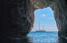 Tour en kayak por las cuevas marinas de Es Canutells