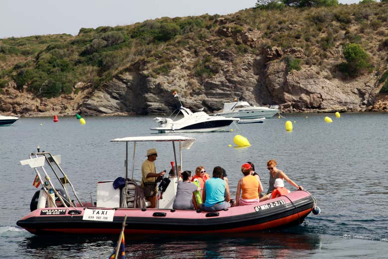 Navegando hacia la isla de Colom