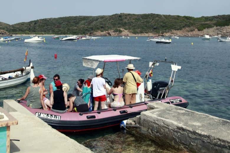 Zarpando hacia la isla de Colom