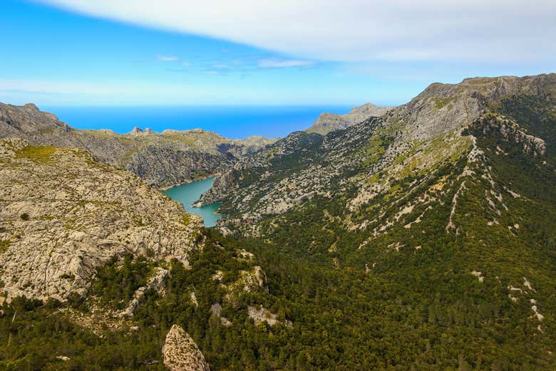 Contemplando el embalse de Gorg Blau