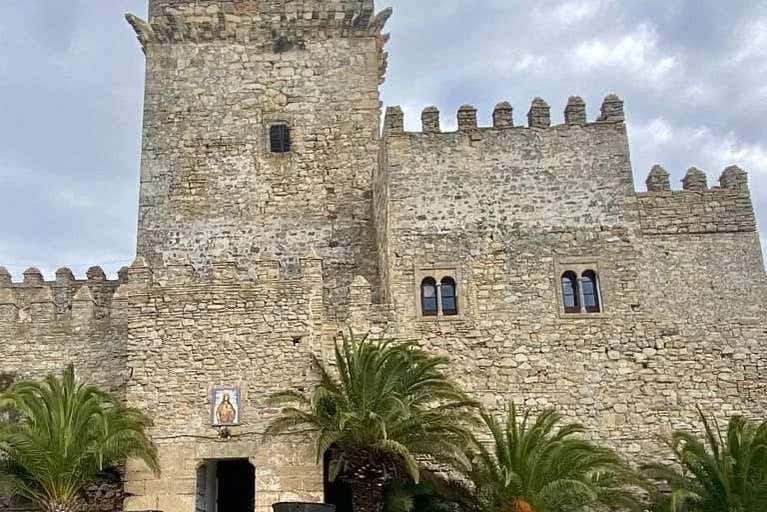 Admirando el castillo de Espejo