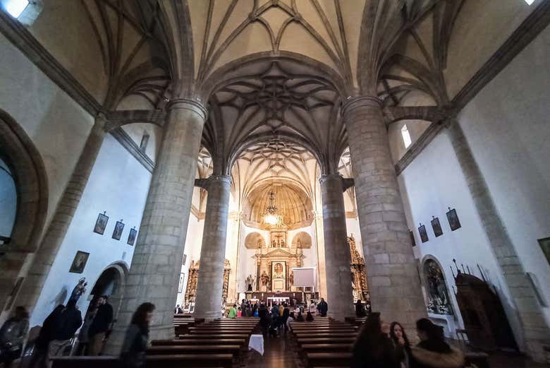 Interior de la iglesia de Santa Cecilia