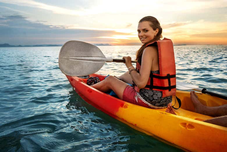Disfrutando de la ruta en kayak por las islas Medas