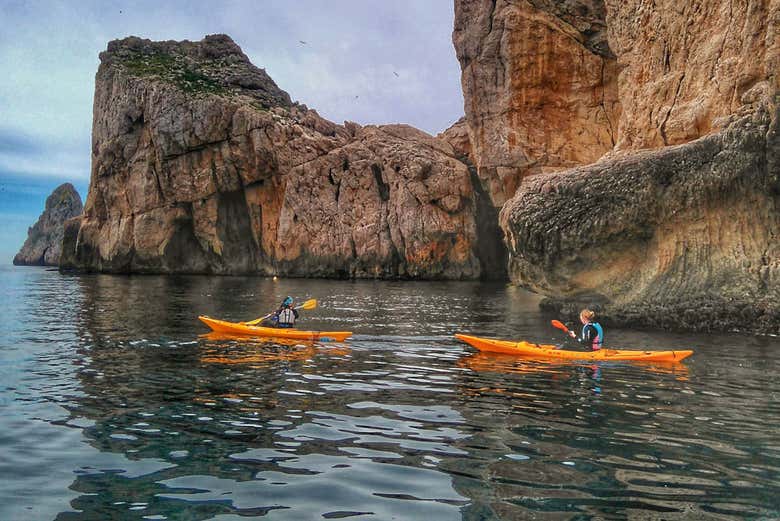 Hacia las islas Medas en kayak
