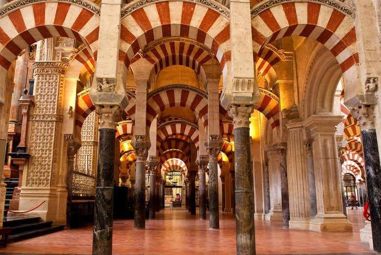 Interior de la Mezquita Catedral de Córdoba