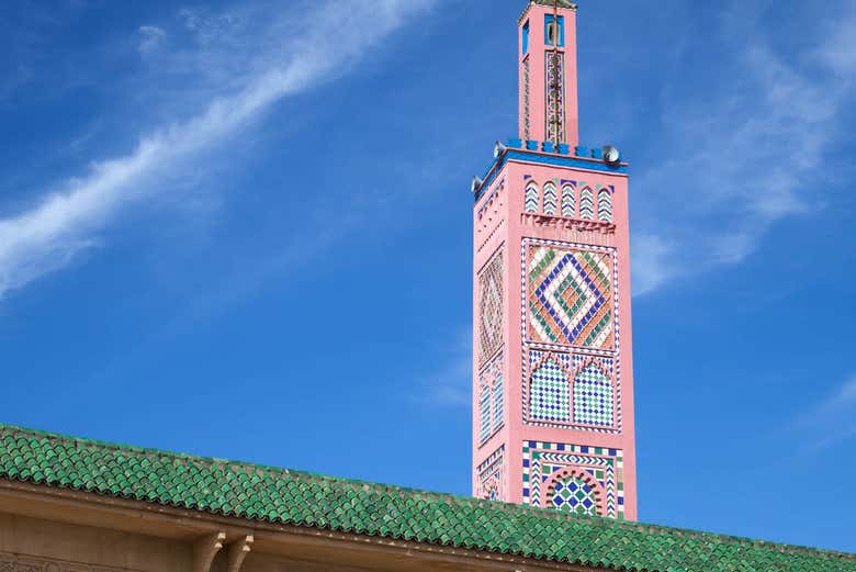 Minarete da mesquita rosa de Tânger