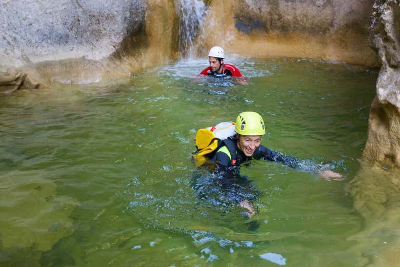 Banho durante o canyoning