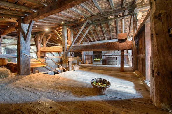 Visita a un caserío vasco y a una sidrería