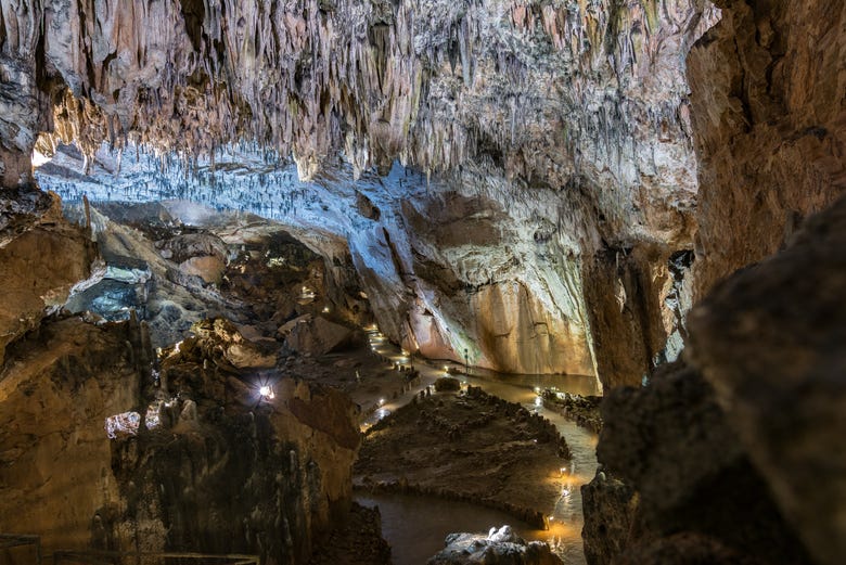 Interior de la cueva de Valporquero