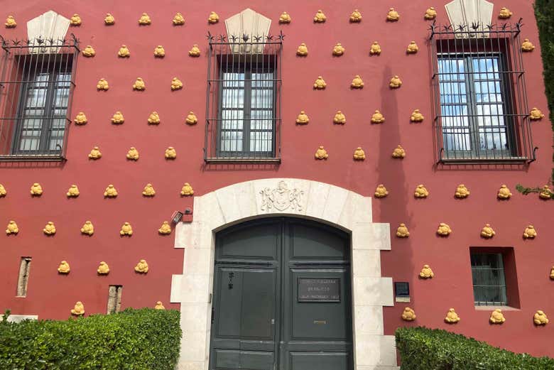 Entrée du théâtre-musée Dalí