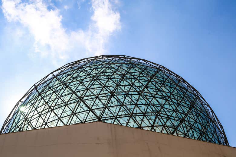 La coupole de verre du Théâtre-Musée Dalí