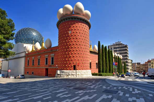 Visita guiada por Figueras y el Museo Dalí