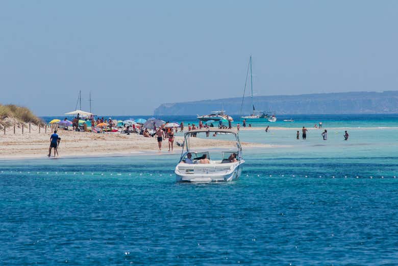 Barcos en la playa de Formentera