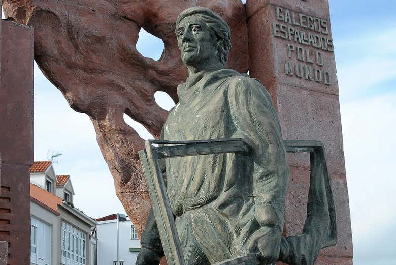 Contemplando o Monumento ao Emigrante