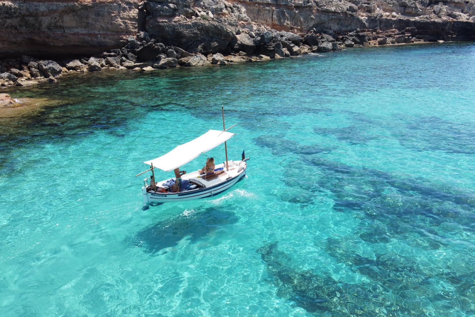 Alquiler de barco sin licencia en Formentera