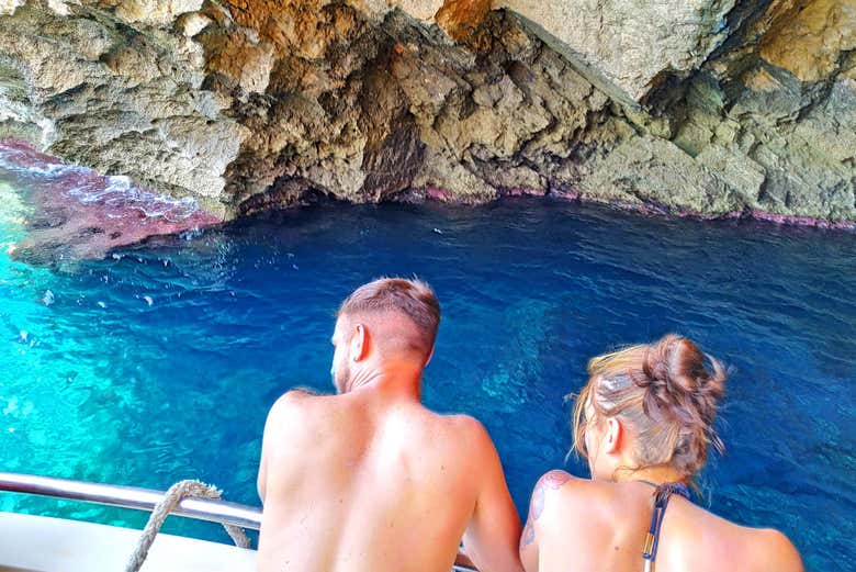 Admirez les grottes de Formentera