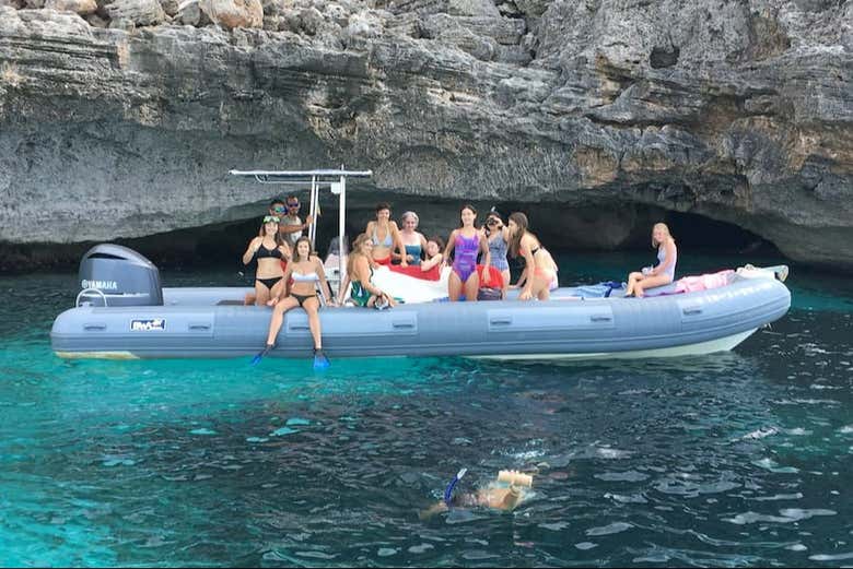 Profitez d'une baignade sur une île paradisiaque